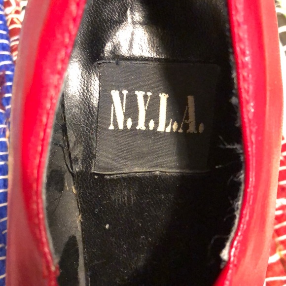 N.Y.L.A. Red heals. - Picture 2 of 7